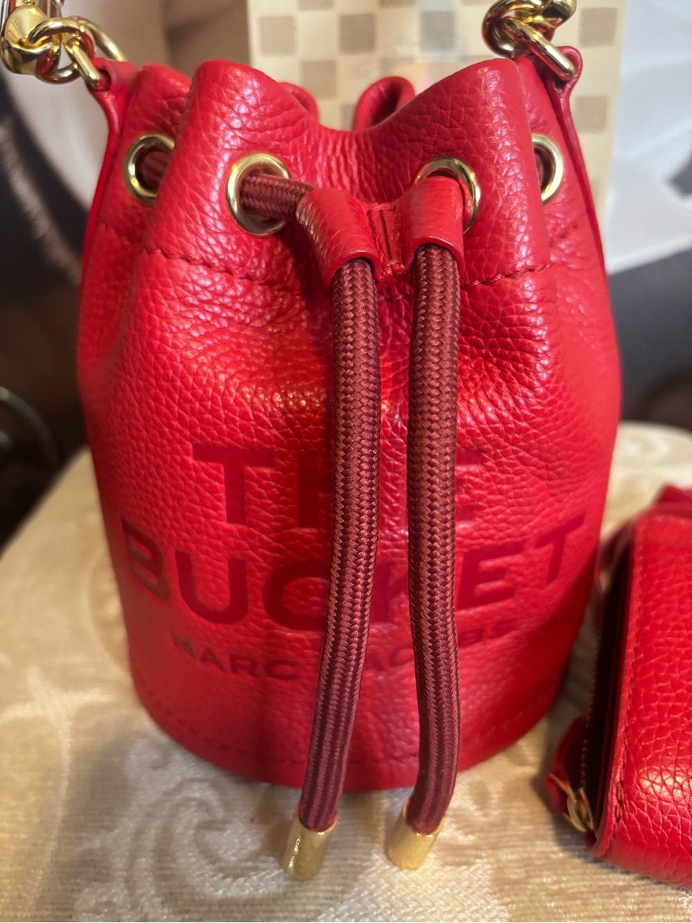 Marc Jacobs Red Pebbled Leather Mini Bucket Bag with Matching Wallet - Picture 2 of 11